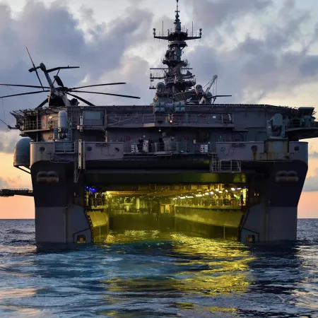 El Pentágono publica imágenes del USS Iwo Jima: el trasfondo geopolítico