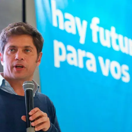 Axel Kicillof dijo que Milei es un “payaso” y una “estafa electoral”