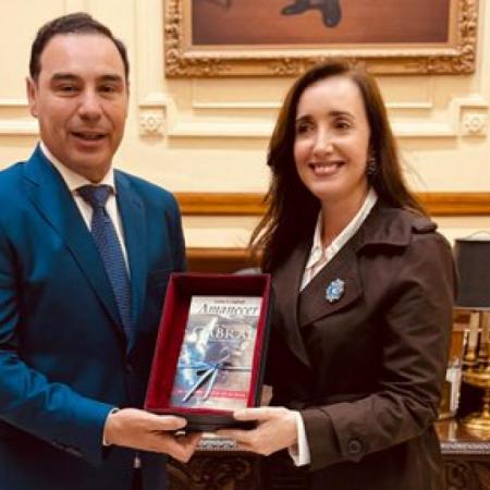 Villarruel se muestra con Valdés y mete más tensión con la Rosada