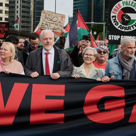 Julian Assange encabeza marcha en Sídney por crisis humanitaria en Gaza