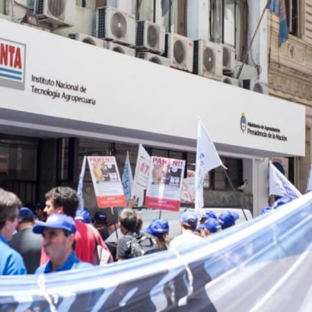 La Justicia federal frenó los despidos en el INTA y multará al Gobierno si no cumple con el fallo