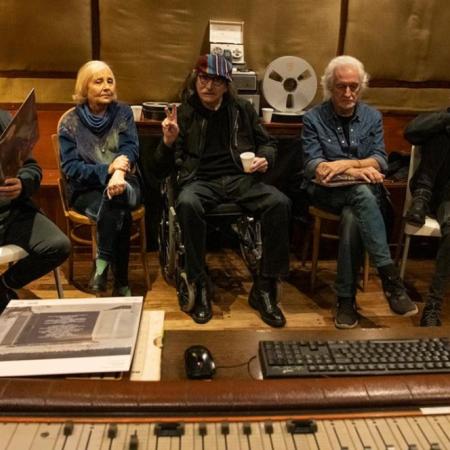 Charly García se reúne con PorSuiGieco para escuchar la reedición del disco