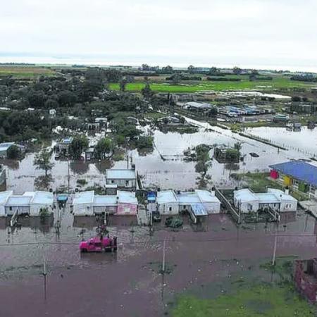 El dramático temporal en María Teresa: cayeron 290 mm y hay decenas de familias evacuadas