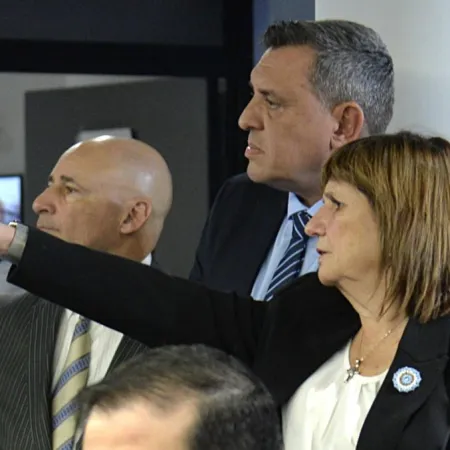 Temor en La Libertad Avanza por la posible pérdida del 'voto policía' en PBA