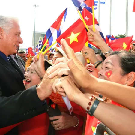 Crisis en Cuba: Díaz-Canel busca alianzas en Asia, pero ¿a qué costo?
