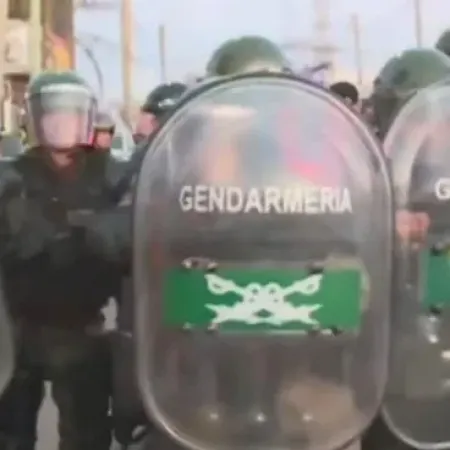 Pedradas y enfrentamientos durante la desconcentración