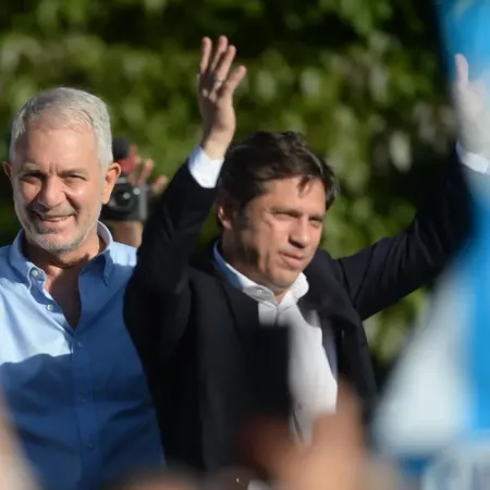 Kicillof cierra campaña con recorridas por Merlo, Lomas de Zamora y La Plata