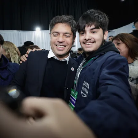 Kicillof destruyó a Milei con la metáfora de la latita encima del auto
