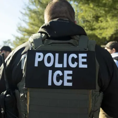Crisis humanitaria encubierta: ¿qué pasa en los centros del ICE?