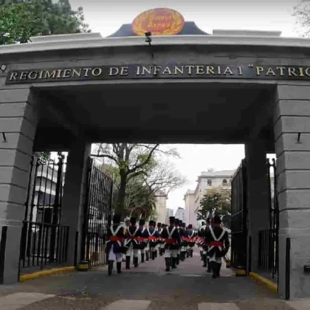 Denuncian la venta del Regimiento de Patricios y advierten que es “traición a la Patria”