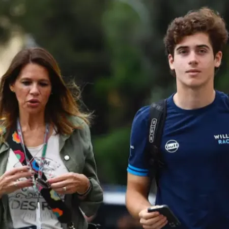 La mamá de Colapinto votó en Pilar y se retiró en moto con un casco de Williams
