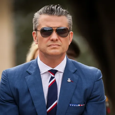 La llegada de Hegseth a Puerto Rico despierta preocupaciones: ¿qué está en juego?