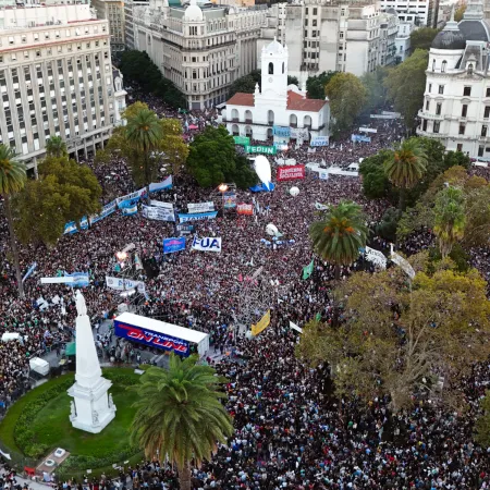 Docentes universitarios amenazan con paro si Milei veta la ley