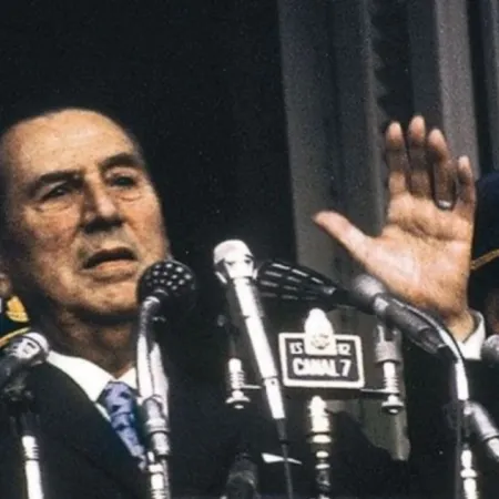 Los pibes libertarios temen que Milei los eche de la plaza como Perón en 1974