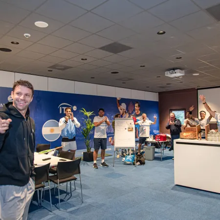 El equipo argentino de Copa Davis recibió a Horacio Zeballos al grito de “Dale, campeón”