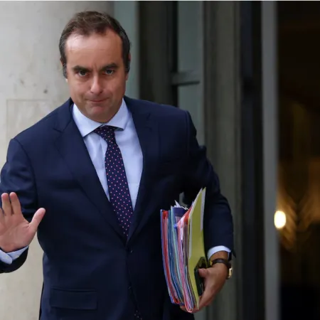 Francia nombra a Sébastien Lecornu primer ministro en medio de crisis social