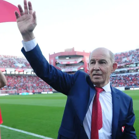 Bochini a los jugadores de Independiente: “Tienen que pelear el campeonato"