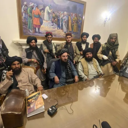 Kabul en crisis: la realidad que viven millones tras el regreso talibán