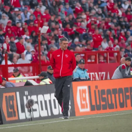 Julio Vaccari renunció como DT de Independiente, tras la derrota con Banfield