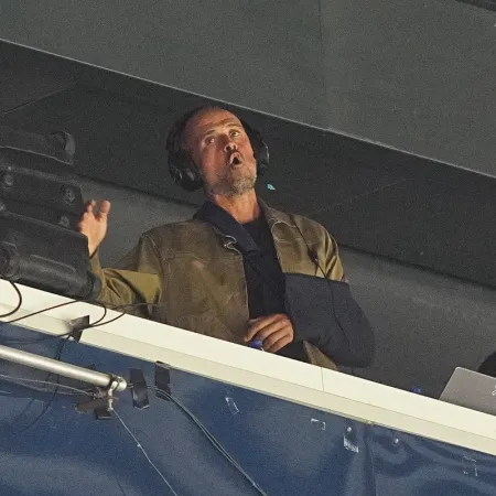 Luis Enrique vio el primer tiempo del PSG-Lens desde un palco