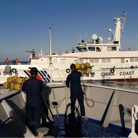 Guardacostas chinos y barcos filipinos: el choque que sacudió Scarborough