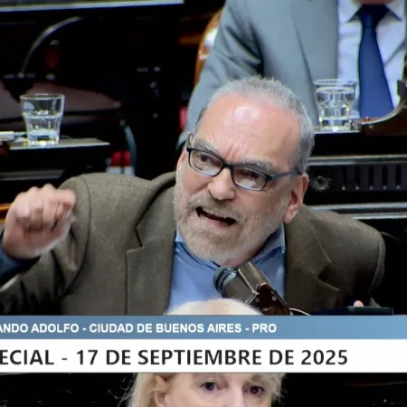 Gritos y abucheos: Fernando Iglesias se despachó contra "el club del helicóptero"