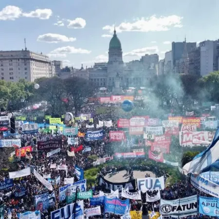 Al unísono: la calle y el Congreso le dicen no a Javier Milei