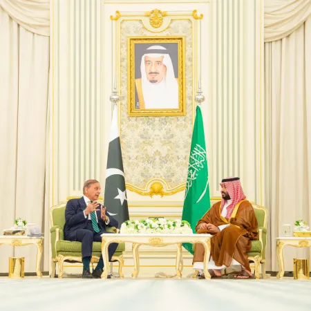 Riad e Islamabad firman acuerdo para cooperación militar conjunta