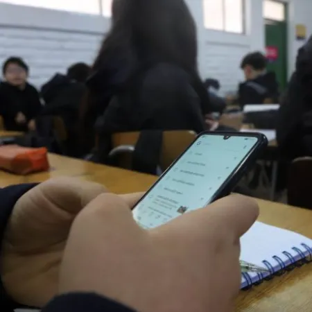 ¿El Congreso prohibirá los celulares en las escuelas de todo el país?