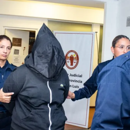 Mató a sus hijos de 2 y 7 años y será juzgada por homicidio doblemente calificado