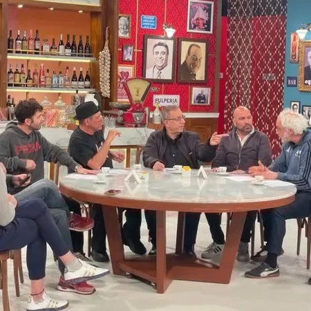 Todos los detalles de la vuelta de Polémica en el bar