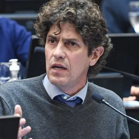 Lousteau cuestionó el auxilio de EE.UU. al Gobierno: “Es un salvataje político de Trump”