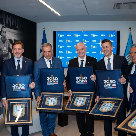 Chiqui Tapia y Alejandro Domínguez encabezaron una reunión clave por el Mundial 2030