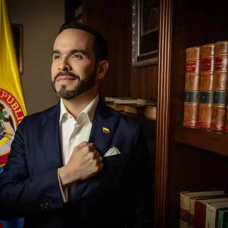 La estrategia agresiva de De la Espriella que sacude la política colombiana