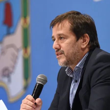 Para Mariano Recalde, pedir ayuda a Estados Unidos es “un manotazo de ahogado”