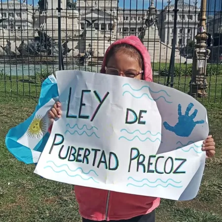 Pubertad precoz: la exigencia urgente del peronismo a Milei en el Congreso