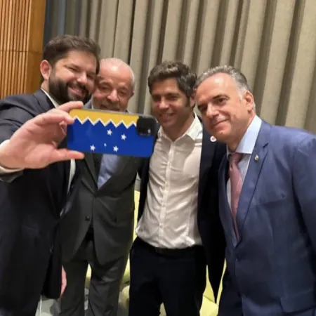 Kicillof se sacó una foto con Boric y quedó envuelto en un escándalo de soberanía
