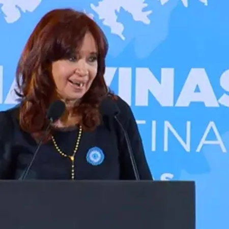 Cristina Kirchner destacó el gesto de excombatientes en el cementerio de Darwin