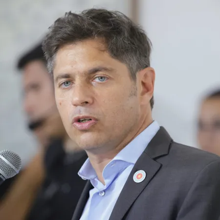 Kicillof desmintió una foto falsa que lo vinculaba con la compra de un iPhone en Nueva York