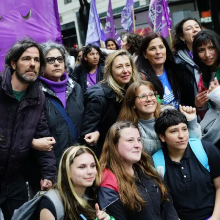 Bregman en la marcha: “La única forma de defender nuestros derechos es peleando”