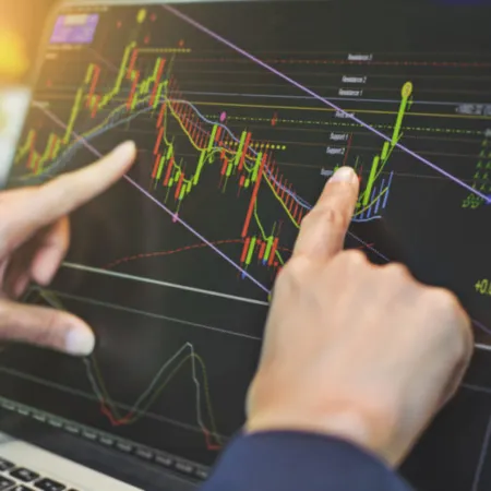 El dólar oficial supera los $1.400 y el CCL los $1.500