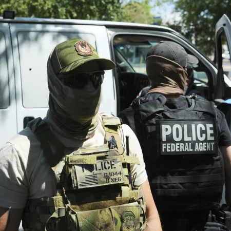 Gobierno de Estados Unidos refuerza seguridad tras ataque contra ICE