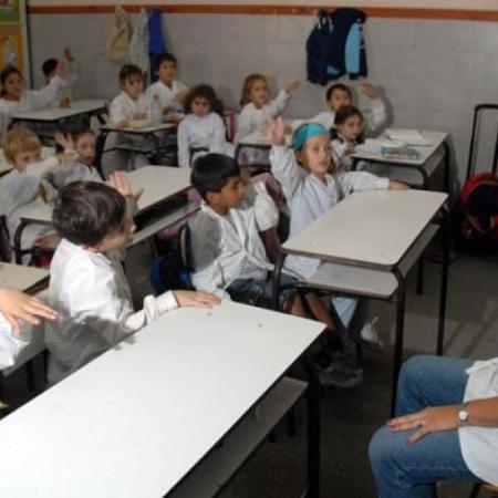 El 30% de los docentes trabaja en más de una escuela en el país