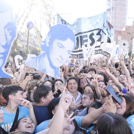 Kicillof se une a la protesta contra los recortes de Milei en educación