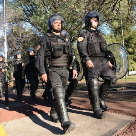La Ciudad desalojó unos 120 puestos de manteros en el Parque Saavedra