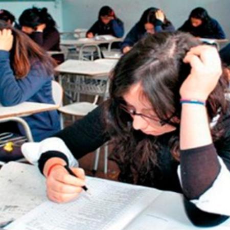 Solo 10 de cada 100 estudiantes terminan la secundaria en tiempo y forma