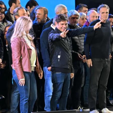 Kicillof se reúne con 80 intendentes para planificar la estrategia de cara a octubre