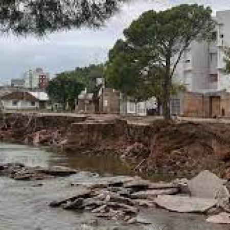 Bahía Blanca: comenzó la reconstrucción de los puentes sobre el canal Maldonado