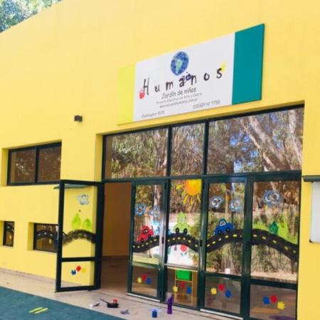 Alumnos de una escuela de Canning realizaron cánticos racistas en su viaje de egresados