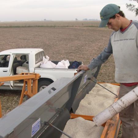 Una a favor: la baja en las retenciones mejoró el poder de compra en insumos para los productores
